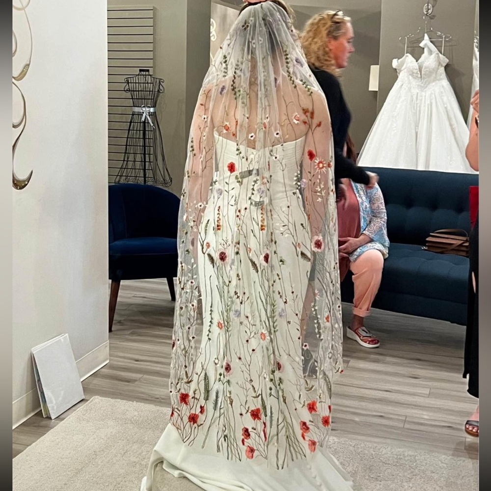 Never worn floral veil!